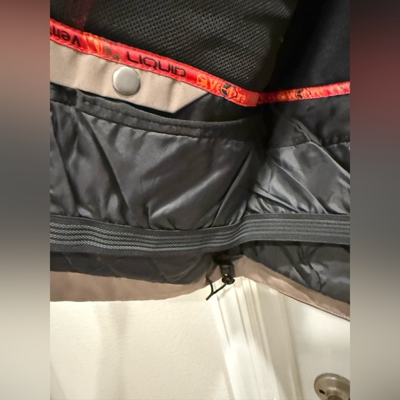Men’s Liquid Venture 8k Ski/Snowboard Jacket - Picture 11 of 13